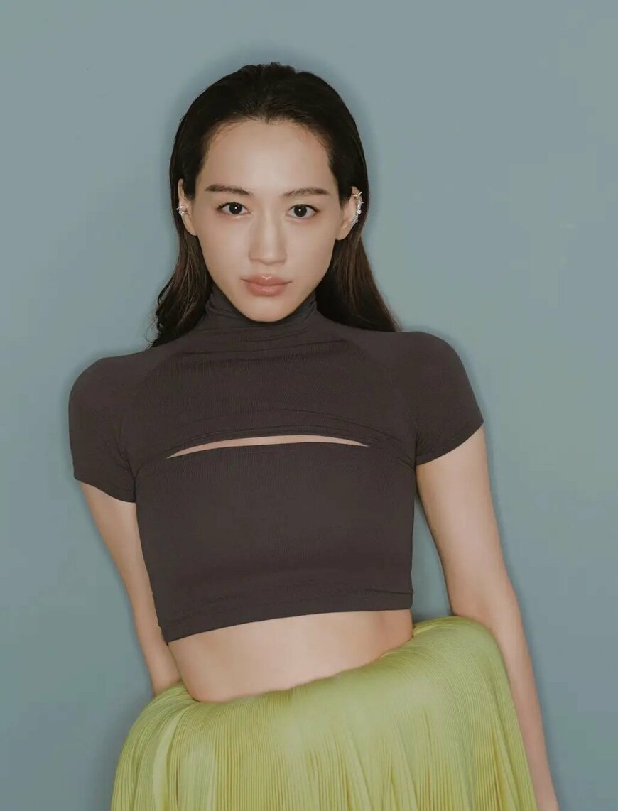 出所：株式会社小学館「ナチュラル美人orハンサム美人 どちらがお好き？ 綾瀬はるか 美容誌2パターン表紙で大人の洗練美」