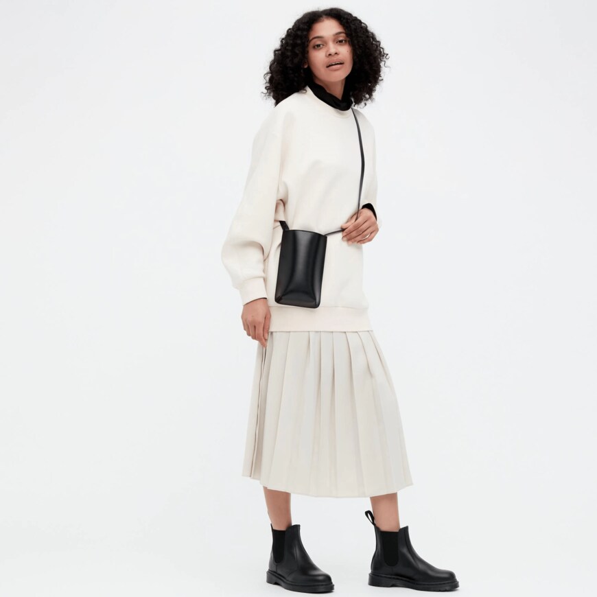 出所：ユニクロ　レザータッチミニポシェット