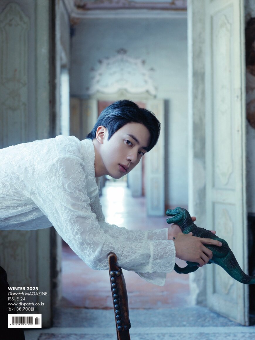 出所：株式会社光文社『BTSジンのソロ写真集「DICON VOLUME N°24」が発売開始！　日本限定特典は「スペシャルクリアステッカー」に決定』