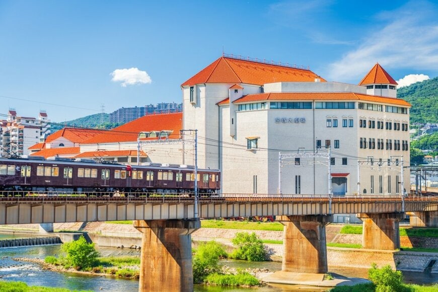 【ちょんまげの人かと…】宝塚で発見された偉人の銅像に強烈な違和感　まさかの真実に「かわいい」