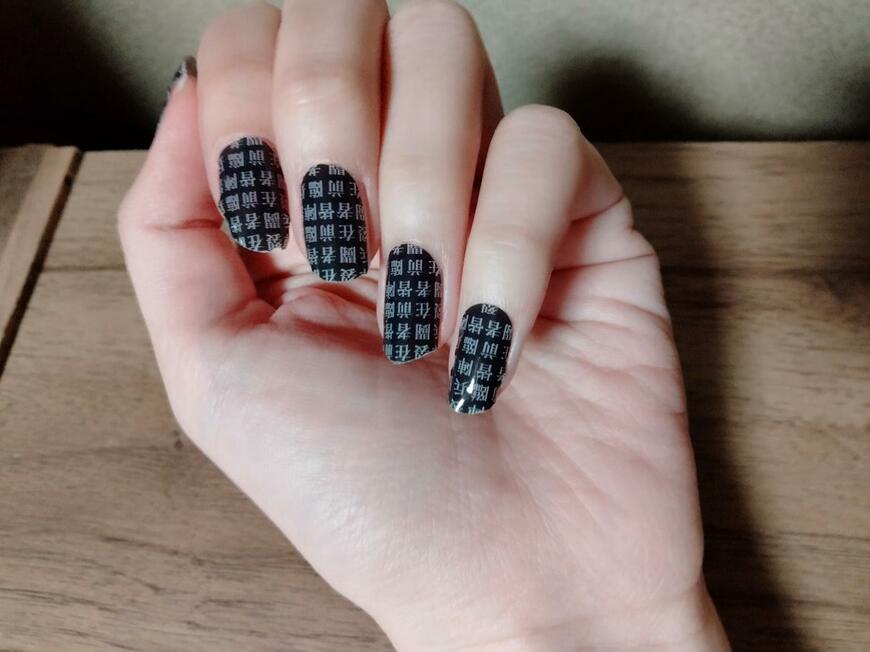 筆者撮影（ダイソー、ジェルネイルシール（九字護身））