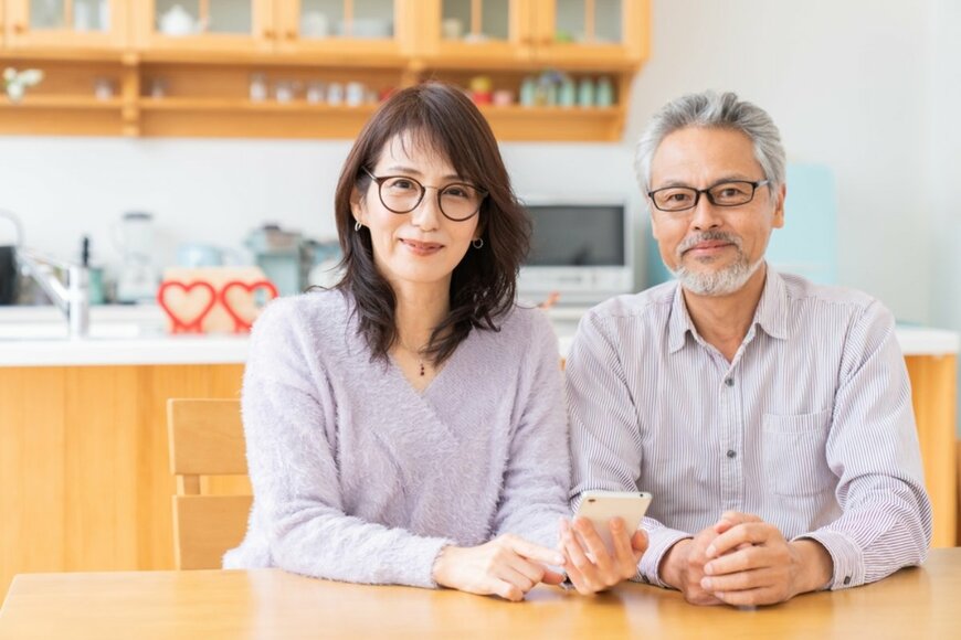 【65歳の夫婦2人世帯】厚生年金「月20万円」を受給。NISAで「貯蓄2000万円」の一部を資産運用するのは危険？