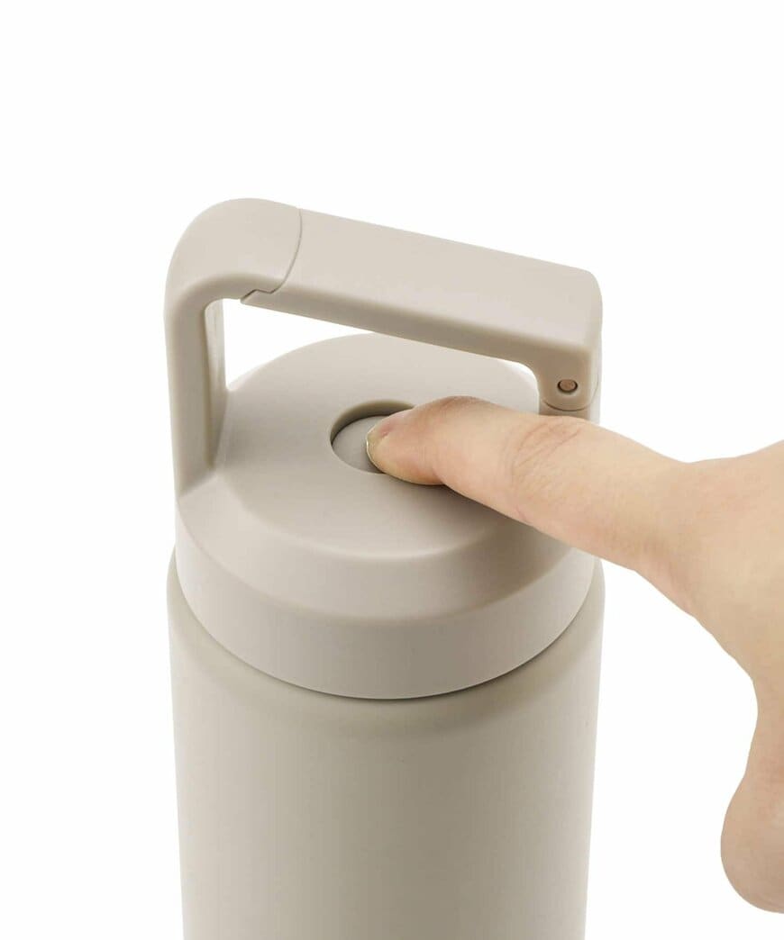 出所：3COINS公式　炭酸ステンレスボトル：600ml／KITINTO