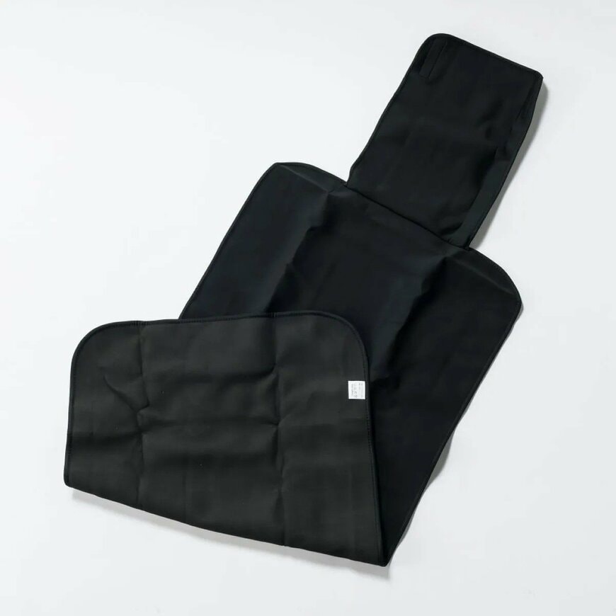 出所:オートバックス公式 AQ 防水素材のシートカバー BS-01 ブラック フロント用1枚