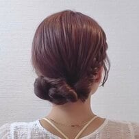 【ヘアゴム2本+クリップで完成】三つ編みとくるりんぱで作る「夏祭りヘアアレンジ」 大人可愛いまとめ髪に「これならできそう！」「可愛い！」の声