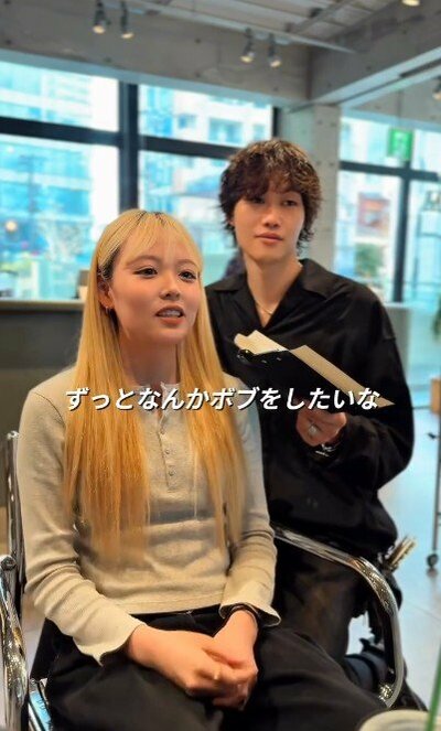 自分の要望を伝える女性