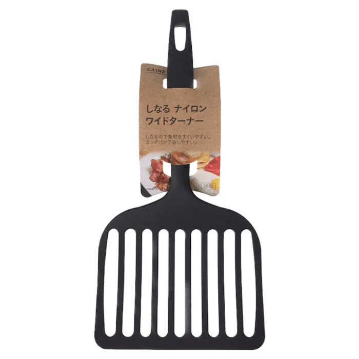 しなることで、崩れやすい食材もきれいに返しやすいターナー