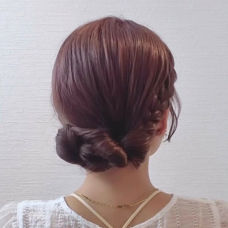 【ヘアゴム2本+クリップで完成】三つ編みとくるりんぱで作る「夏祭りヘアアレンジ」 大人可愛いまとめ髪に「これならできそう！」「可愛い！」の声
