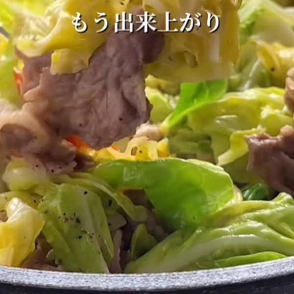 【手際よく5分で完成】妻が夫に作る「春キャベツと豚肉炒め弁当」　さっと炒める一品を真似したくなる…