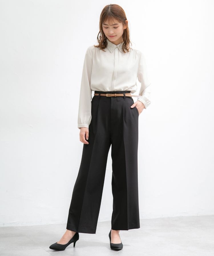 出所：ハニーズ公式通販 衿刺繍ブラウス