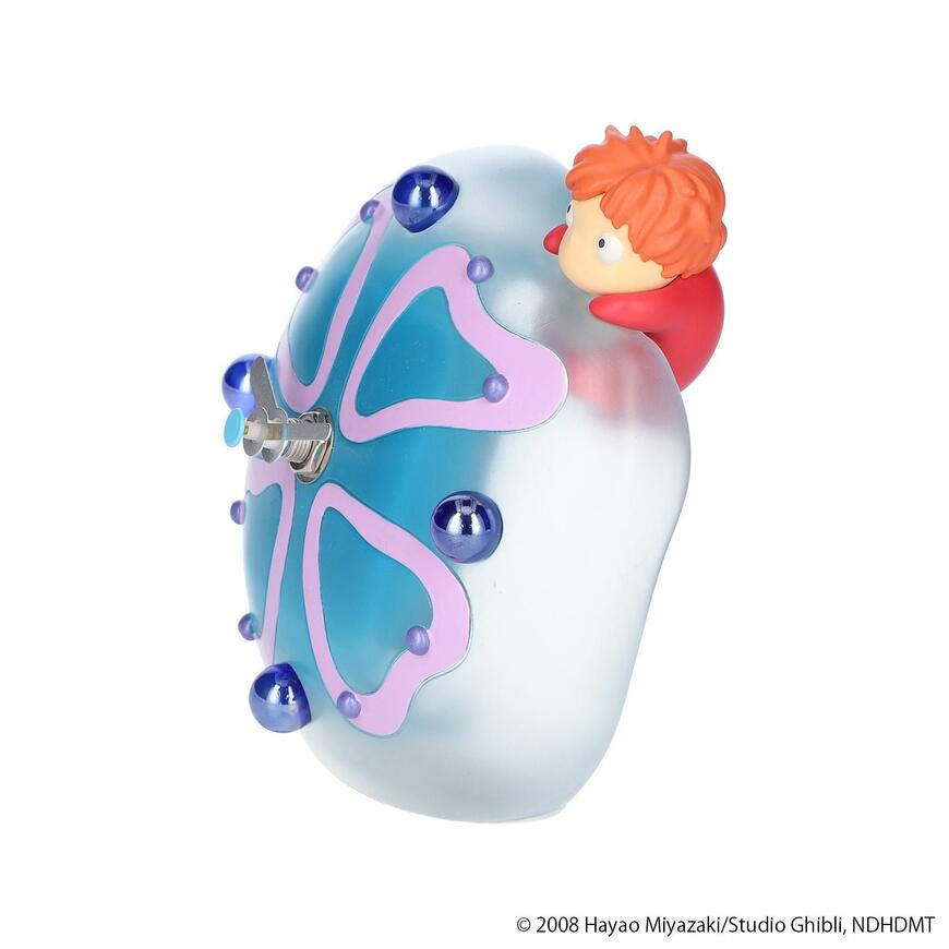 出所：ベネリック株式会社「2025年7月5日(土)より「ジブリがいっぱい どんぐり共和国」にて映画『崖の上のポニョ』にフィーチャーした新商品5種が登場！」