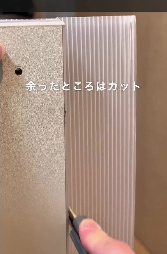 【賃貸でもOK】プラダンとリメイクシートが、原状回復もできる「木目調の扉」に変身！
