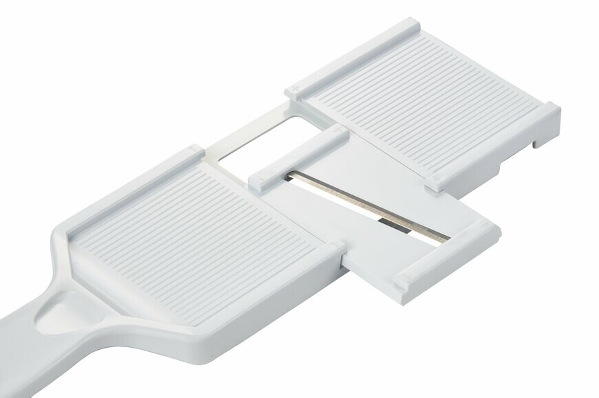 出所：イオン株式会社　コンパクトに収納できるスライサー4点セット