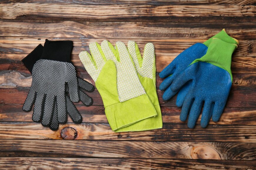 ガーデニング用の手袋。ビニール製。