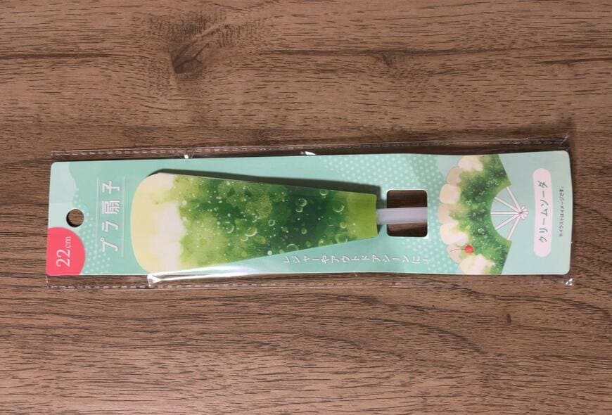 セリア、プラ扇子 クリームソーダ商品画像
