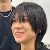 就活に向けて中性ウルフからマッシュウルフへ。プロにお任せで爽やかなヘアにスタイルチェンジ