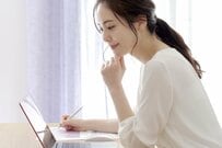 「つみたてNISA」は怖くないのか。金融庁の「高校向け 金融経済教育指導教材」から探る