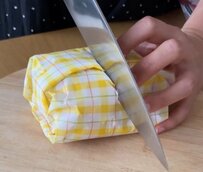 【ベーグルサンド】100均ショップセリアの「激カワクッキングペーパー」が大活躍！コールスローとハムのベーグルサンド