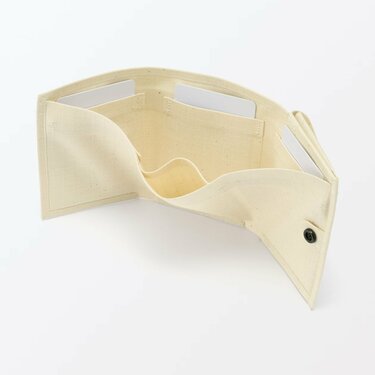【5/6までのお値下げ】無印良品三つ折り財布（生成） 無印良品 イタリア産 ヌメ革 三つ折り財布 生成 ベージュ 定価6900円