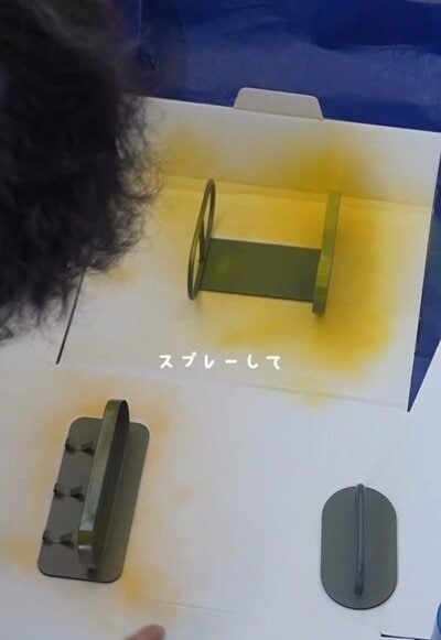 ラッカースプレーで色を付けるマグネット収納