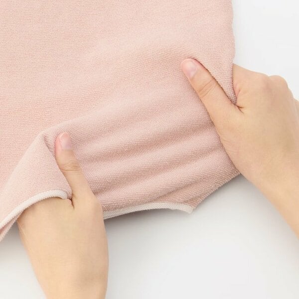 伸縮性のある糸を使用した輪状のタオル