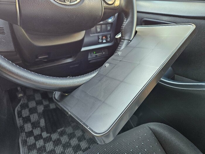 少し強めに押してみましたが、外れませんでした