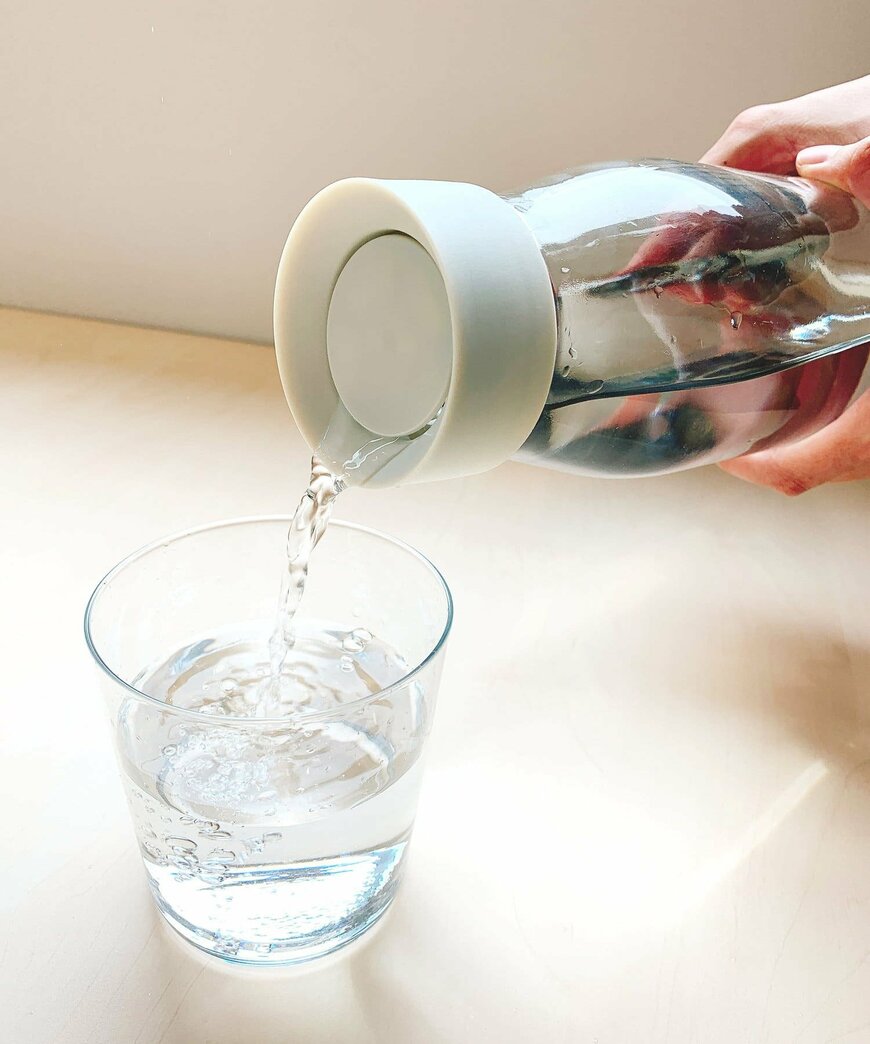 出所：3COINS公式　《360度どこからでも注げる》ウォーターボトル／KITINTO