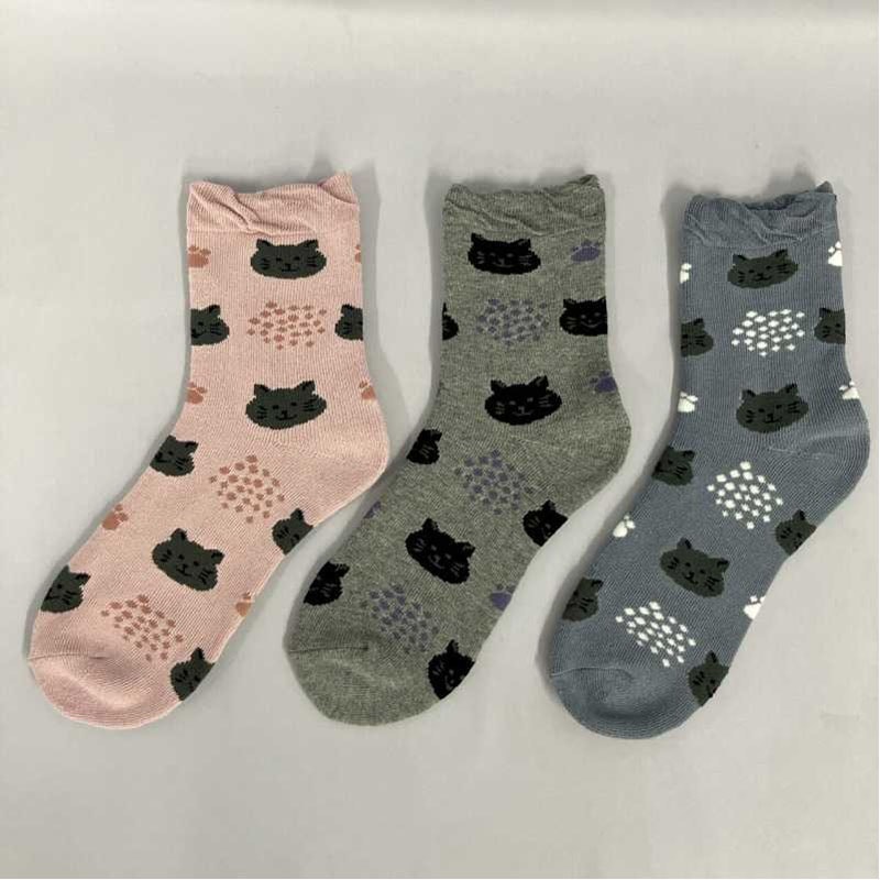 出所：キャンドゥ公式　婦人パイル靴下　ネコ総柄