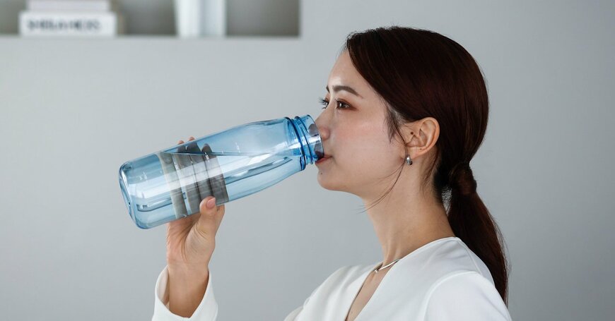 出所：株式会社マーナ　Daily ウォーターボトル 1L 目盛り付き