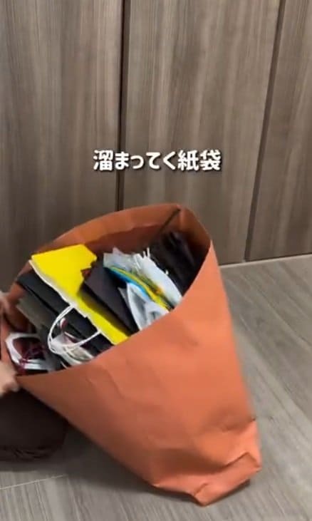 【アイデアDIY】捨てがちな紙袋が、3通りの便利な「収納アイテム」に変身！