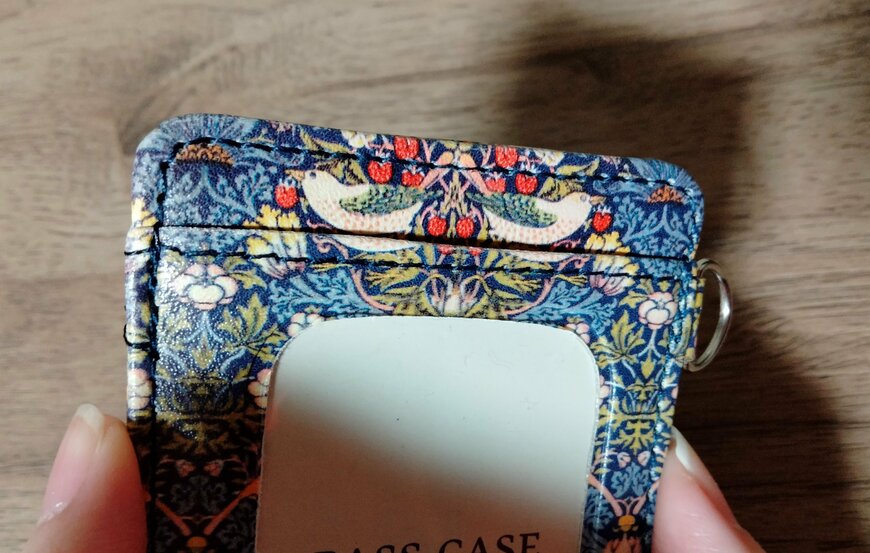 筆者撮影（セリア、パスケース ウィリアム・モリス）