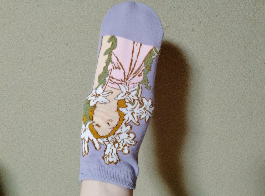 筆者撮影（キャンドゥ・名画婦人ショート丈 ミュシャ百合）