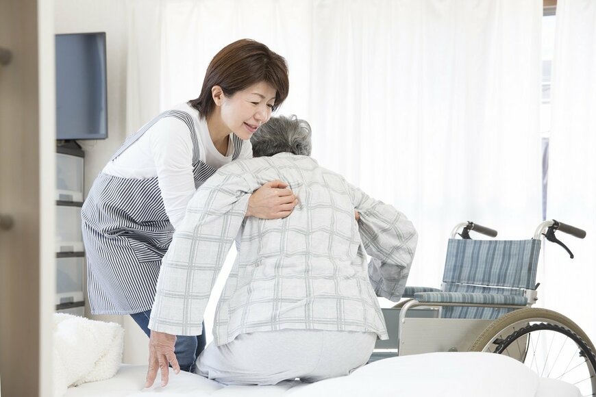 介護士不足には外国人より介護保険料値上げで対応すべき