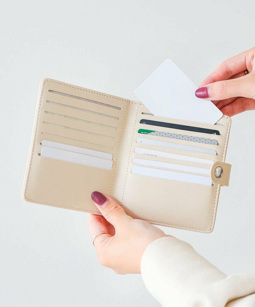 3COINS公式　《14枚入る》大容量ポイントカードケース