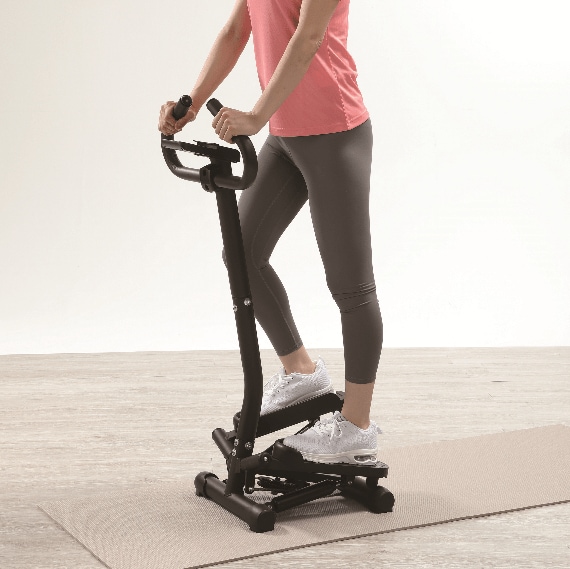 出所：株式会社コメリ　L’CREST　ハンドル付きスウィングステッパー