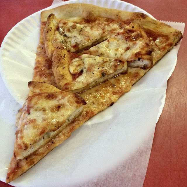 こちらにもピザをトッピング！