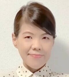 【60代マダム】”ブルーのベスト”をおしゃれに着こなす！しまむらの「ドット柄ブラウス」と合わせて大人カジュアルコーデに