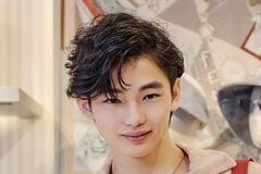 冨永愛の長男・冨永章胤がPRADAミラノコレで初海外ランウェー「親子で世界へ」「ママそっくり」「足が綺麗」とSNS絶賛