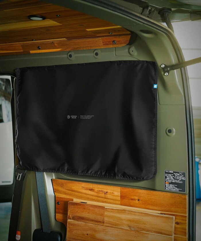 吸盤タイプのように窓ガラスに跡が残る心配がありません