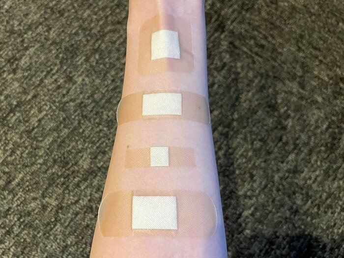 各サイズを腕に貼ってみました