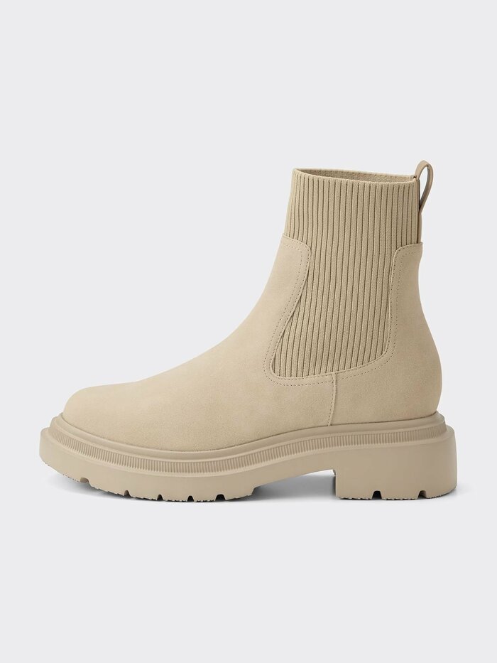 はき口もリブニット素材で伸縮性があり、足首にやさしくフィット