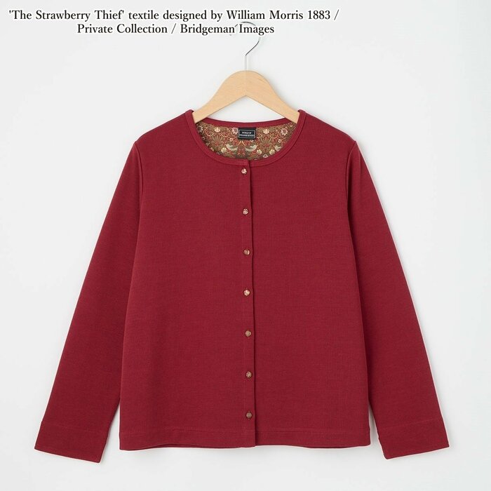 秋っぽさのある深みのある赤はコーディネートを広げてくれそうです