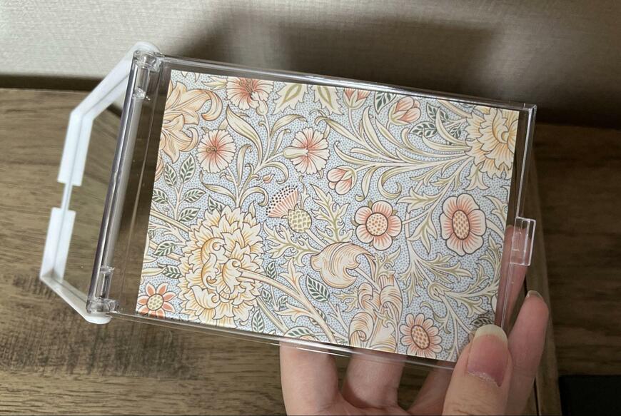 筆者撮影（セリア、ヲタ活グッズ ミラー L判写真サイズ）