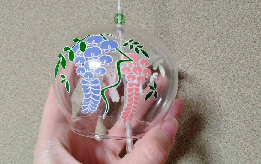 筆者撮影（ダイソー、ガラス風鈴（藤））