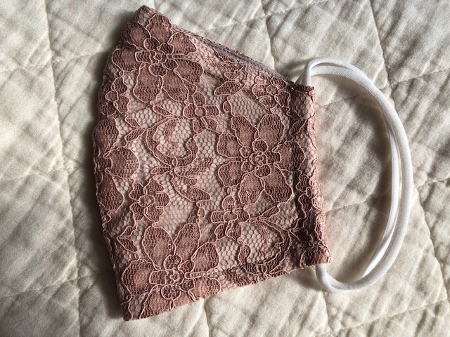『抗菌防臭 洗って繰り返し使える LACE MASK（レースマスク）』（筆者撮影）