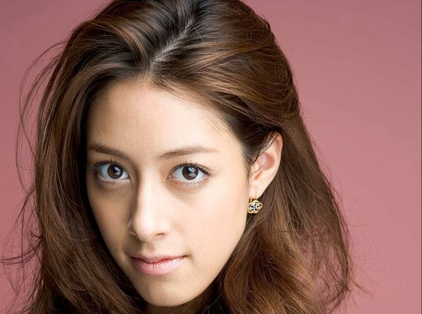 森泉 祖母が手掛けた圧巻ドレス姿に「妖精みたい」「オーラがすごい」「腰高っ」妹・森星との美麗姉妹ショットにも反響