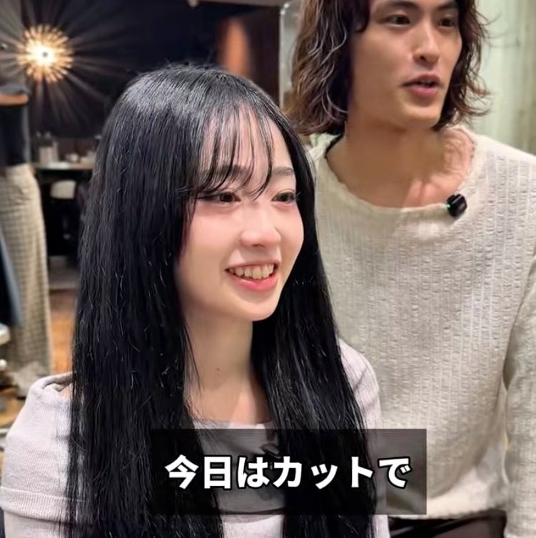 【大変身】髪の多さと毛先のパサつきが気になるロングヘア女性が「がっつりレイヤー」でイメチェン！