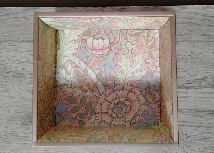 筆者撮影（セリア、スリーブボックス ウィリアム・モリス）