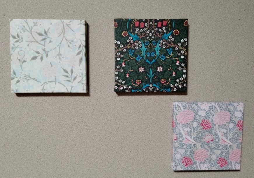 筆者撮影（セリア、インテリアアートパネル ウィリアム・モリス）