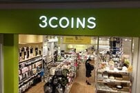 推し活のための「ミニ財布」が3COINSに登場！ スマホよりもコンパクト。防水機能つきだから雨の日も安心！330円